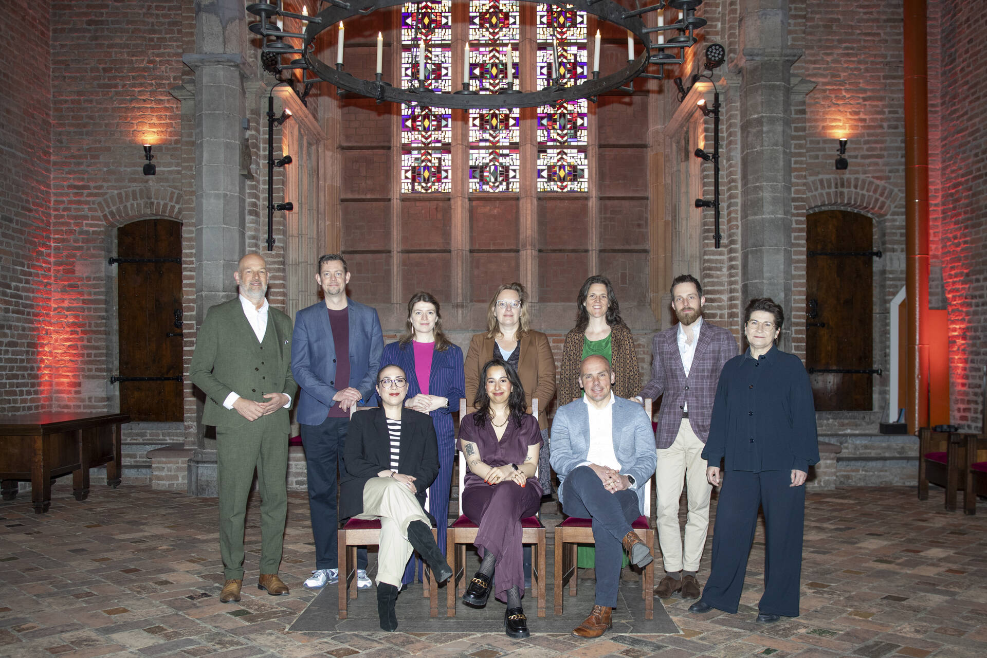 Van links naar rechts: Staand: Victor Everhardt, Maarten van Heuven, Susanne Schilderman, Marina Slijkerman, Anne Sasbrink, Rick van der Zweth, Lilianne Ploumen, Zittend: Venita Dada-Anthonij, Mahaar Fattal, Bert van Steeg