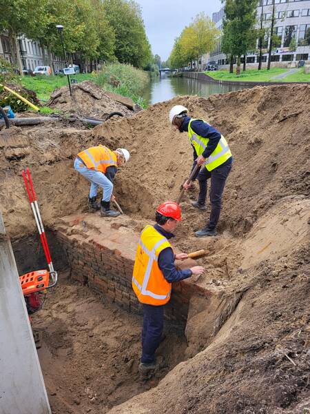 Archeologen vinden kademuur