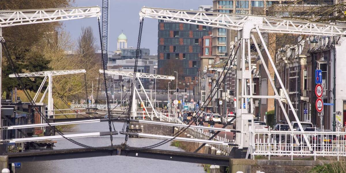 Link naar foto in Flickr: zicht op de bruggen bij de Leidseweg.