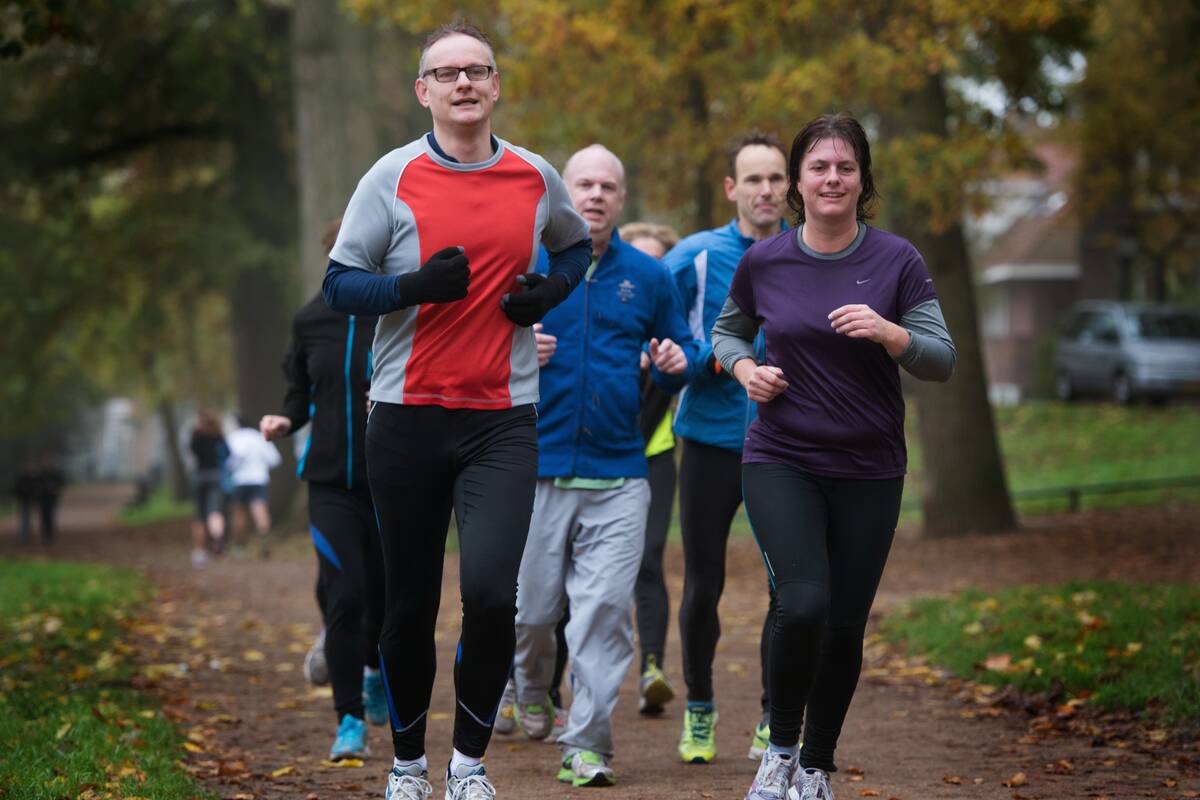 Hardlopers in park Lepelenburg